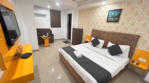 Fireplace - Hotel Peridot (New Delhi)