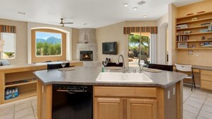 Casa, 4 quartos | Cozinha privada