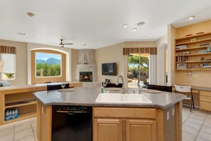 Casa, 4 habitaciones | Cocina privada