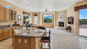 Casa, 4 quartos | Cozinha privada