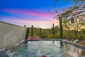 Tina de hidromasaje al aire libre