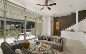 TV - Perfectly set 2-bedroom apartment with Pool! (Tempe)