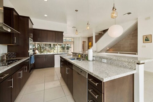 Perfectly set 2-bedroom apartment with Pool!