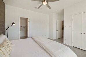 2 bedrooms, iron/ironing board, travel cot, WiFi