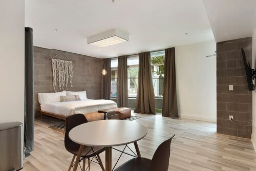 Sun's Studio apartment with Pool!