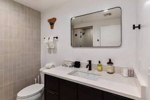 Hair dryer - Jupiter's Studio Apartment with Pool!!! (Tempe)