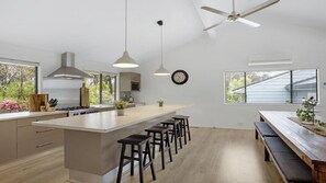 Micro-ondes, four, plaque de cuisson, lave-vaisselle