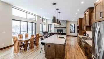 KylskÄp, mikrovÄgsugn, ugn och spishÀll