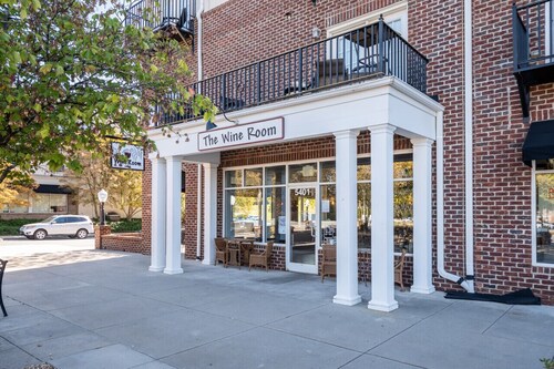 Sunny Daze · Sunny Daze- Chic condo close to NASCAR