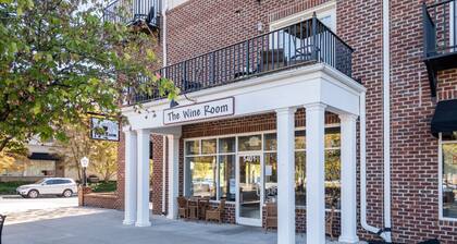 Sunny Daze · Sunny Daze- Chic condo close to NASCAR