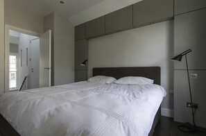 2 dormitorios, tabla de planchar con plancha, wifi gratis y ropa de cama