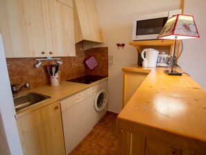Fridge, microwave, dishwasher, coffee/tea maker