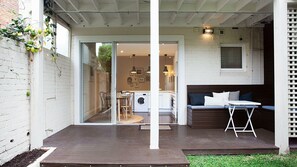 Outdoor dining - Harbourside Hideaway Double Bay Isyd (Double Bay)