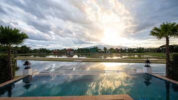 Habitación de lujo doble, 1 cama de matrimonio grande, no fumadores | Terraza o patio