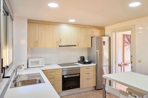 Microwave, oven, coffee/tea maker, eco-friendly cleaning products - Universal Aquamarin Beach Houses (Andraitx)