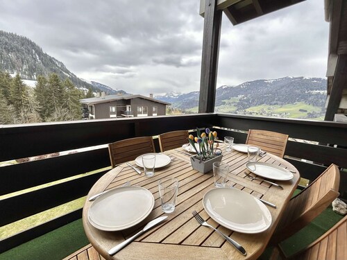 Cozy Studio with Alcove, Sleeps 4, Near Ski Lifts in Megève