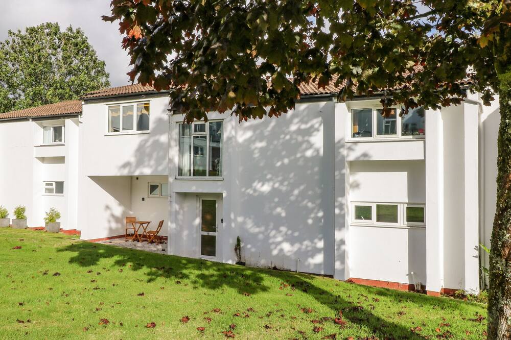 BUDDY'S PLACE, pet friendly, character holiday cottage in Callington