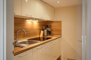 Fridge, microwave, dishwasher, coffee/tea maker
