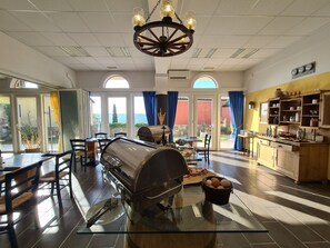 Daily buffet breakfast (EUR 12 per person) - Hotel Stara šola - Oleander Resort (Izola)