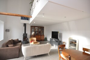 Smart TV - Quiet, spacious homes with Jacuzzi (Sceaux-du-Gâtinais)