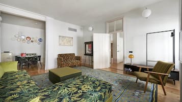 Appartement | Woonruimte | Een 42-inch smart-tv met kabelzenders en een televisie