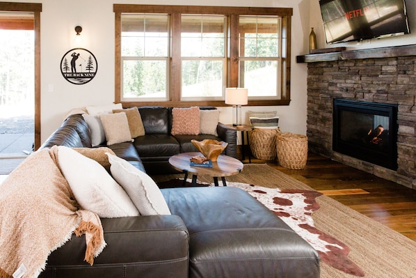 Smart TV, fireplace, DVD player