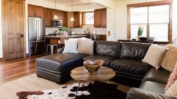 Smart TV, chimenea y reproductor de DVD