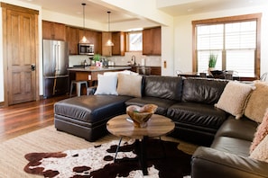 Smart TV, fireplace, DVD player