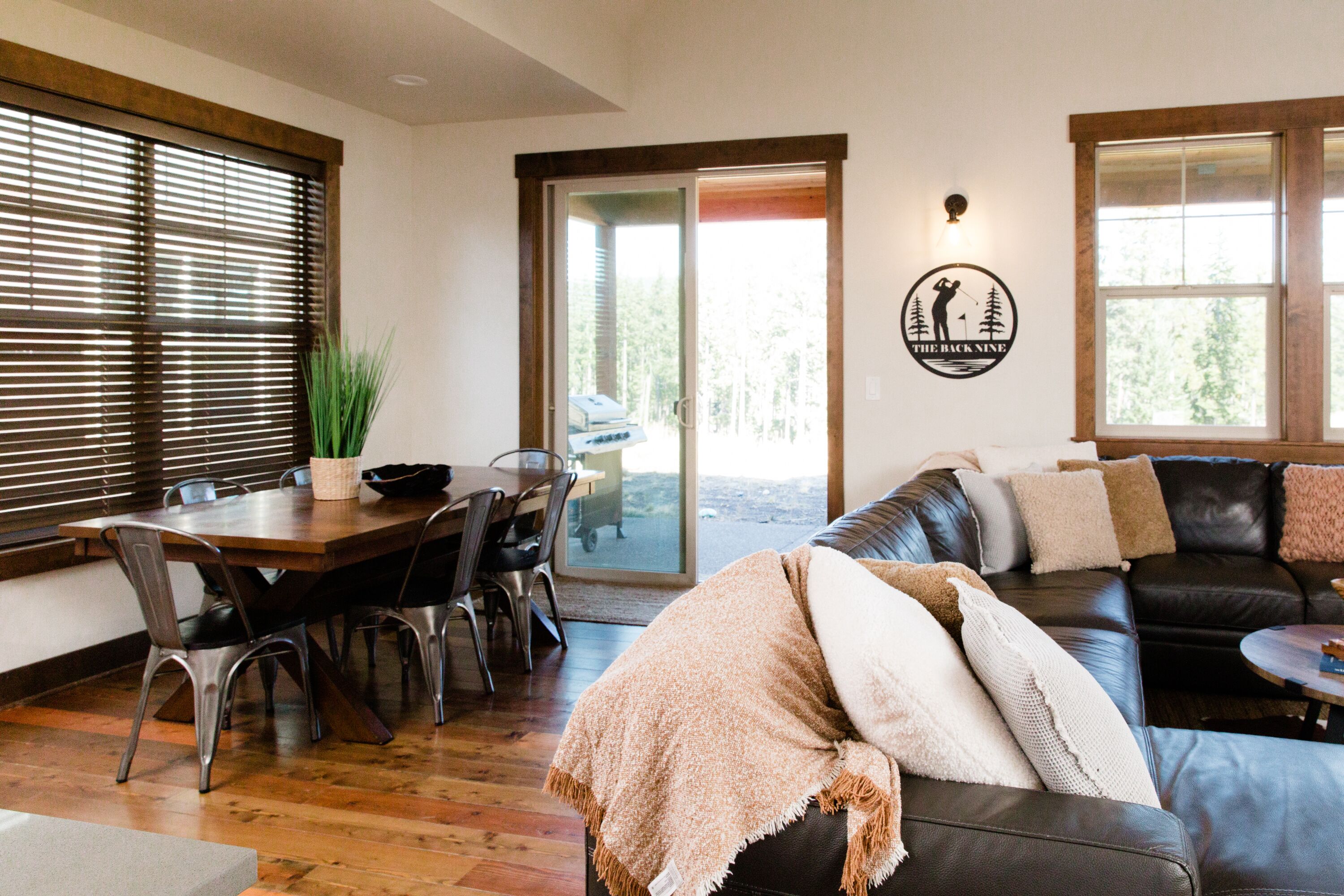 Smart TV, fireplace, DVD player