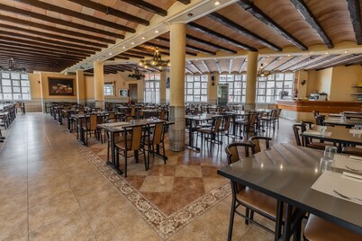 Hostal Restaurante La Buena Villa by Vivere Stays