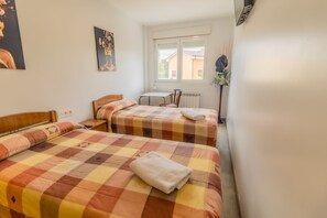 Double or Twin Room | Desk, free WiFi, bed sheets - Hostal Restaurante La Buena Villa by Vivere Stays (Burgos)