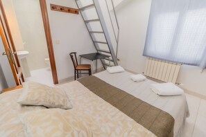 Double or Twin Room | Desk, free WiFi, bed sheets - Hostal Restaurante La Buena Villa by Vivere Stays (Burgos)