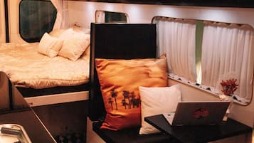 1 habitación y escritorio