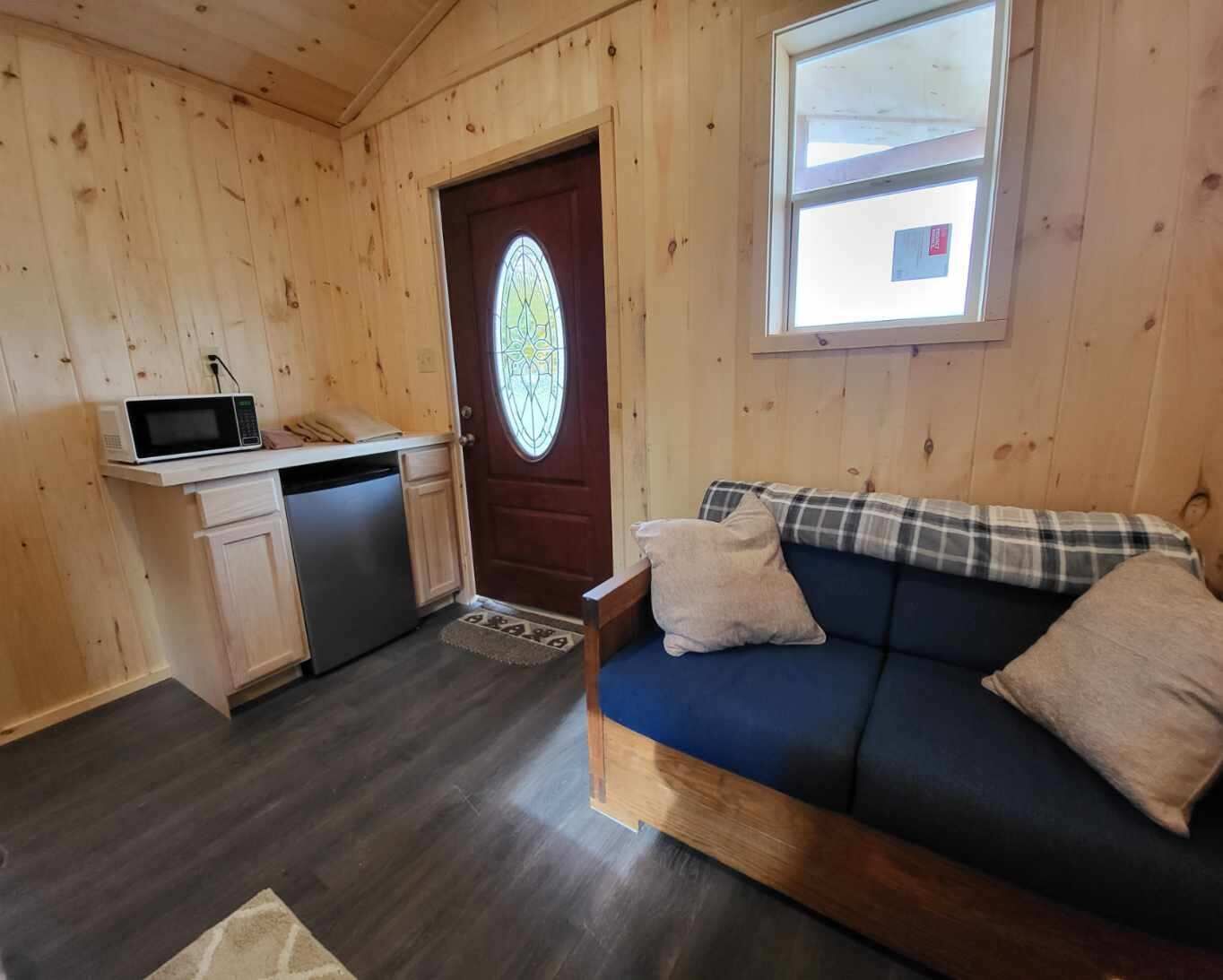Beautiful Mtn Rustic studio Cabin by the Creek