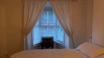 House, 2 Queen Beds | 2 bedrooms, iron/ironing board, free WiFi, bed sheets