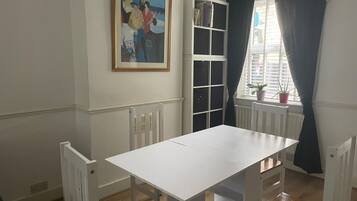 House, 2 Queen Beds | Private kitchen | Fridge, microwave, oven, stovetop