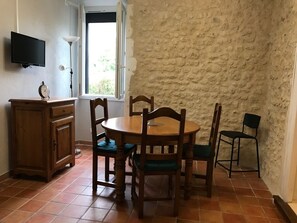 Dining - LA CHARMETTE rural cottage with swimming pool: ideal for holidays or remote work (Boisné-la-Tude)