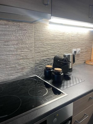 Quarto casal urbano | Cozinha privada | Frigobar, máquina de café expresso, chaleira elétrica
