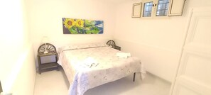 4 bedrooms, iron/ironing board, WiFi
