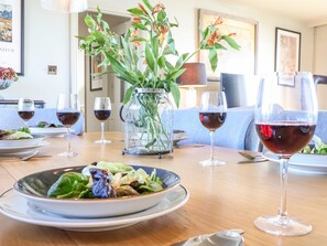 Cottage | Dining