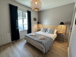 2 bedrooms, iron/ironing board, travel cot, free WiFi