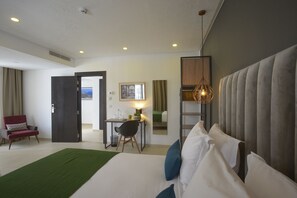 Standard Double Room | In-room safe, individually furnished, desk, blackout drapes - Maia Hotel Suites (Tunis)