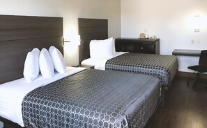 1 bedroom, iron/ironing board, WiFi - Blue Way Inn By Jasper Near Frost Bank Center - 2 Queen Bed Non Smoking (San Antonio)