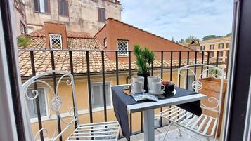 Luxury Studio Suite | Terrace/patio