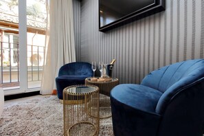 Deluxe Double Room | Minibar, in-room safe, individually decorated, individually furnished - HELMIRAGE PIAZZA DI SPAGNA SUITE (Rome)
