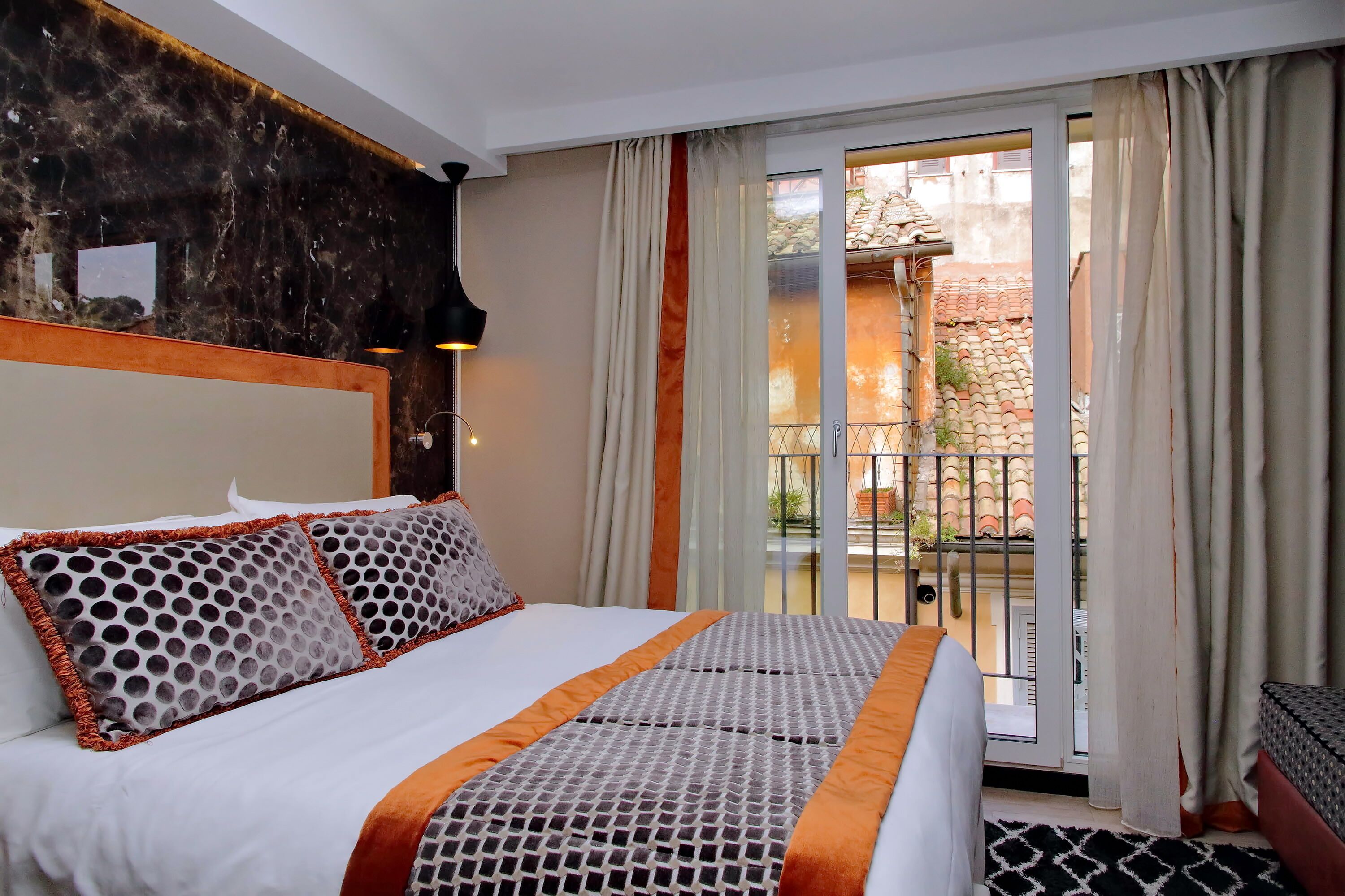 Minibar, Zimmersafe, individuell dekoriert, individuell eingerichtet