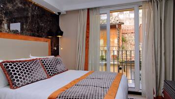 Minibar, in-room safe, individually decorated, individually furnished