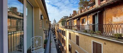 Minibar, coffres-forts dans les chambres, décoration personnalisée