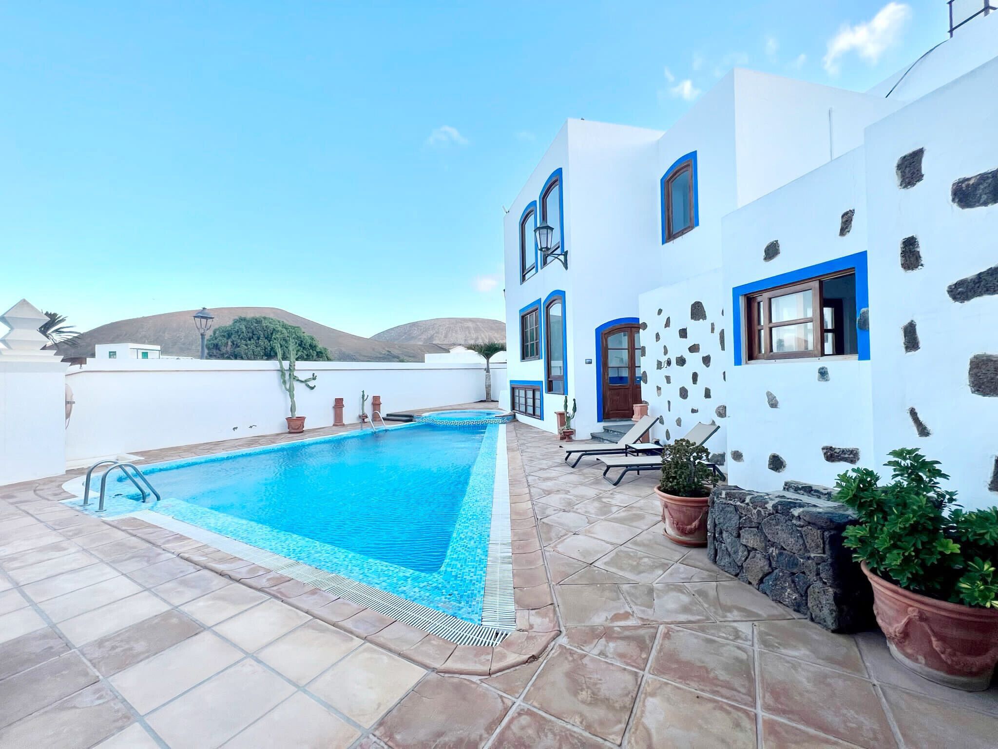 Doble con terraza o balcon, desayuno, Wifi, piscin