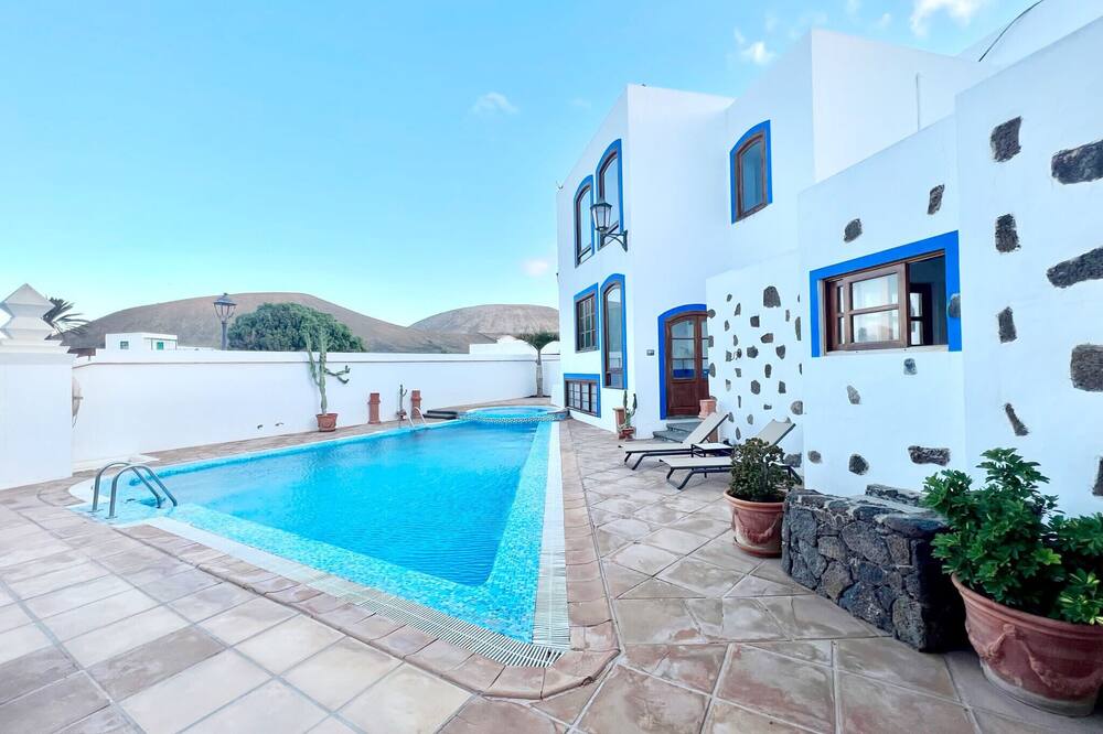Doble con terraza o balcon, desayuno, Wifi, piscin